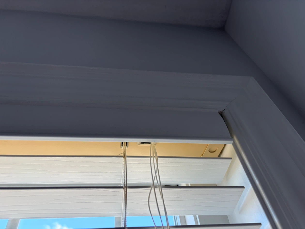 White Wood Blinds - photo 4