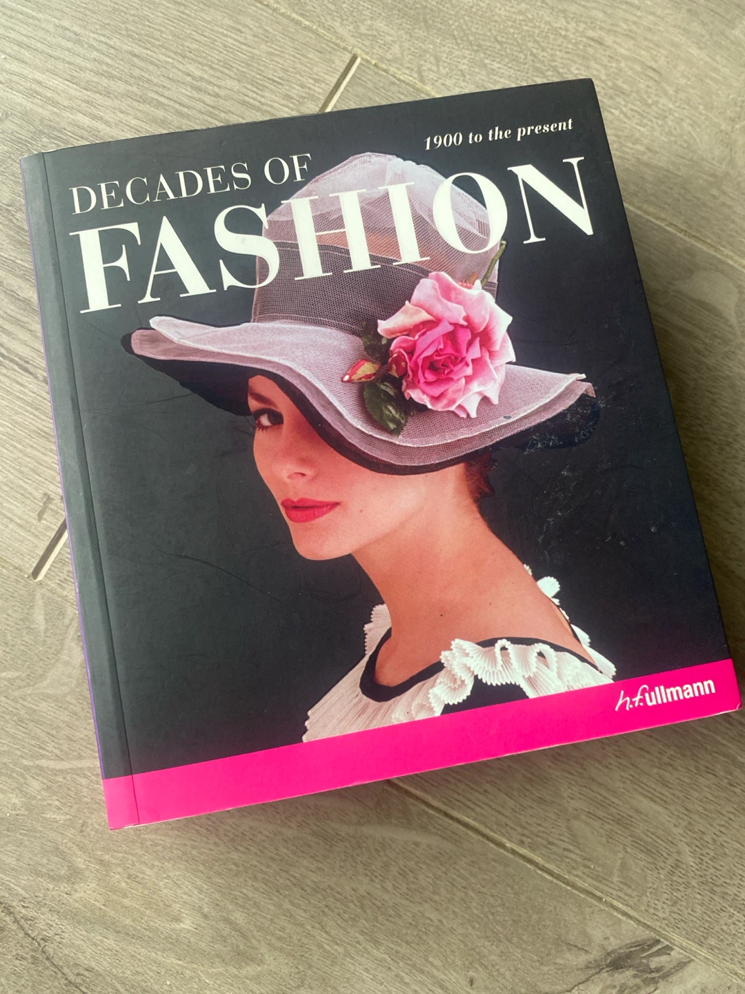 Decades of Fashion: 1900 to the Present (2011)