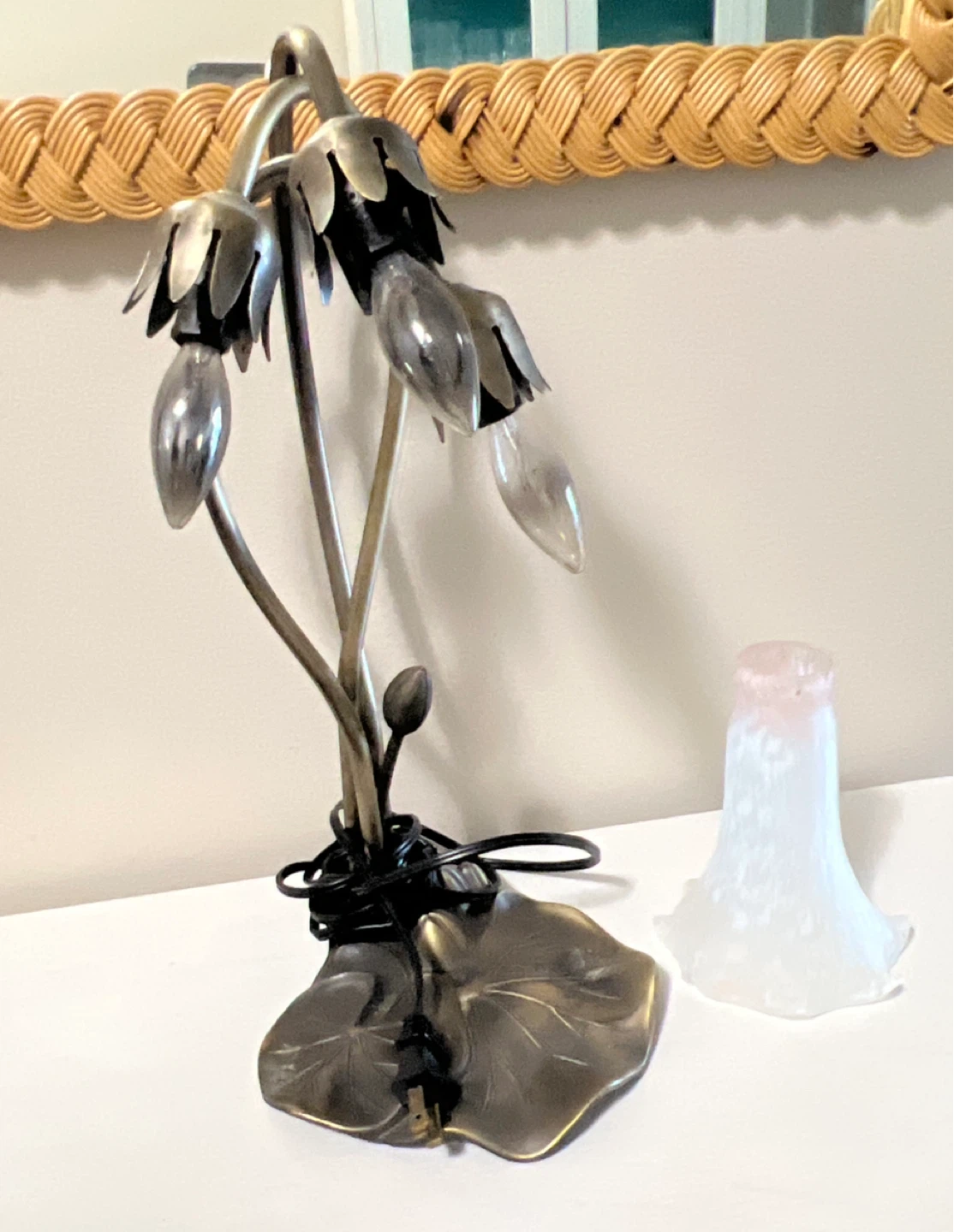 Vintage 3-Light Lily Table Lamp – Parts/Repair READ DESCRIPTION