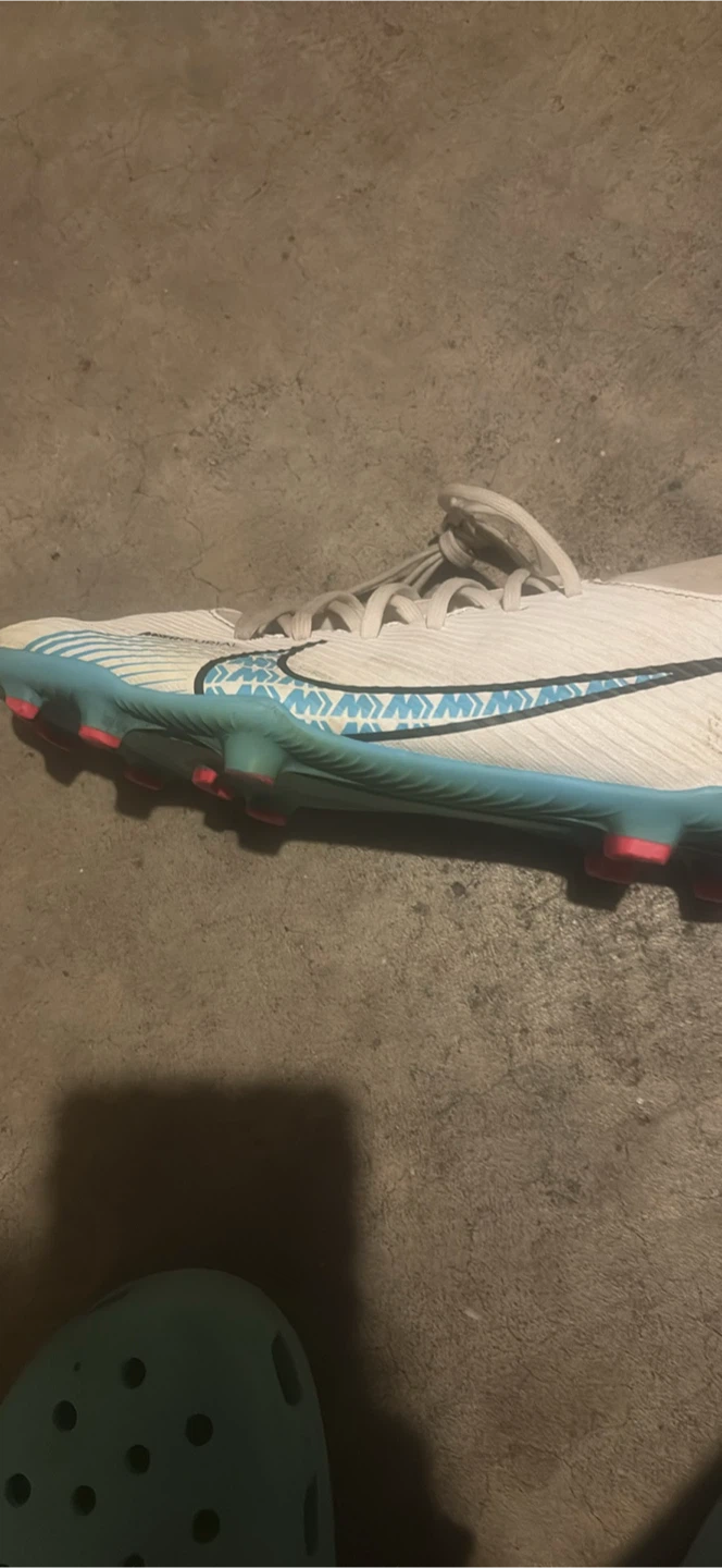 Used soccer mercurial cleats Size 7