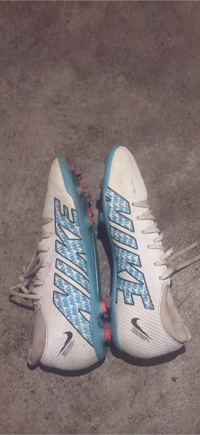 Used soccer mercurial cleats Size 7 - photo 2
