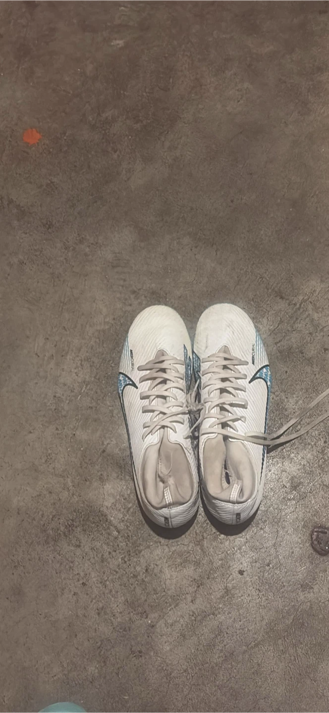 Used soccer mercurial cleats Size 7 - photo 3