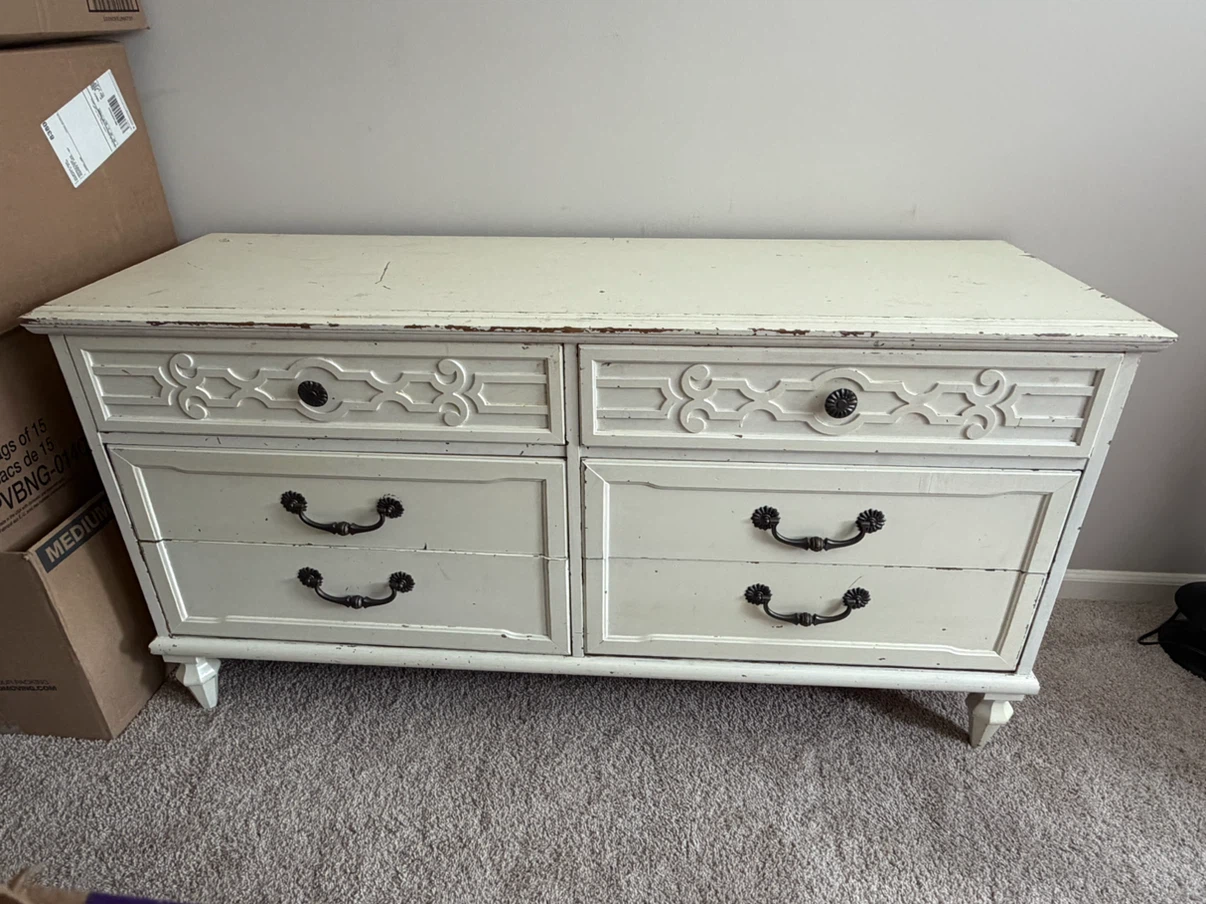 6-Drawer Dresser with Ornate Details