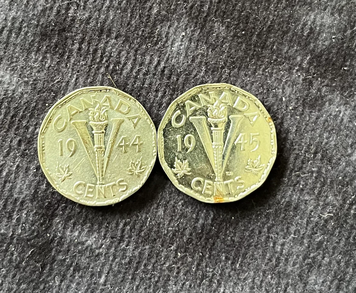 Vintage WW/2 -2 x Canadian Nickels - 1944 & 1945 - photo 4