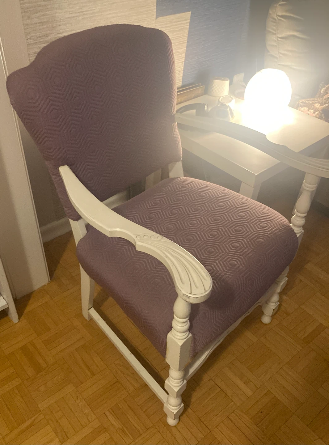 Armchair with honeycomb patterned fabric! - photo 2
