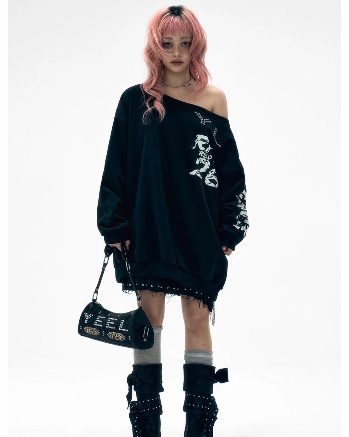 STUDDED OFF-SHOULDER SWEATSHIRT BLACK