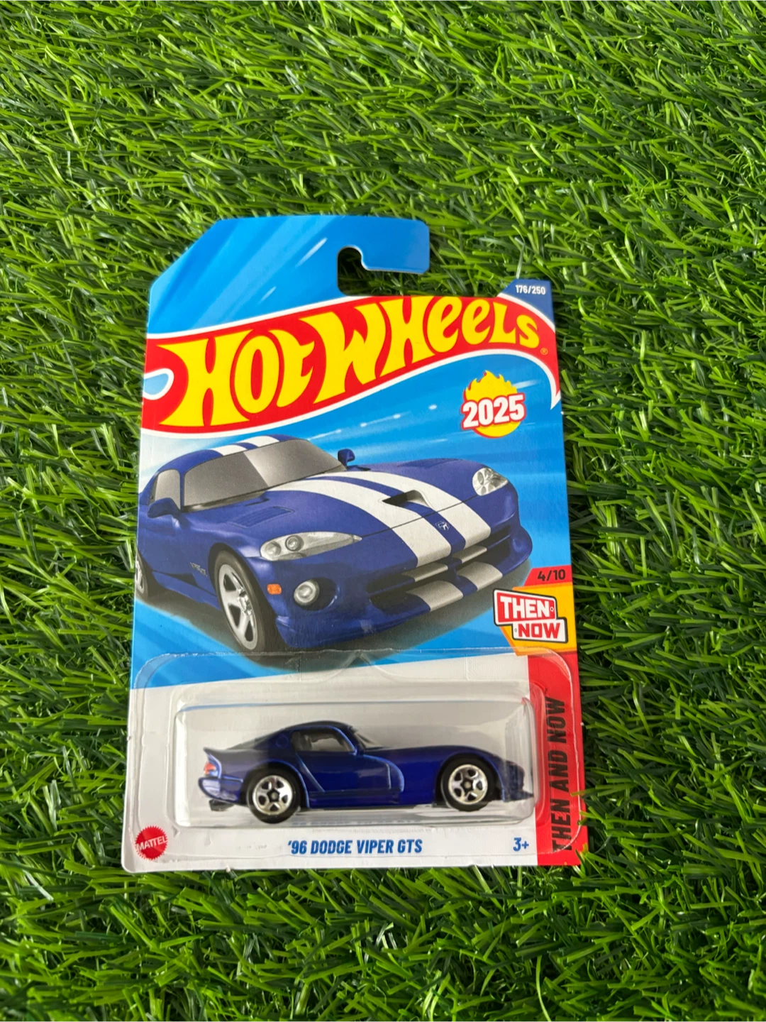 Hot Wheels '96 Dodge Viper GTS THEN AND NOW 4/10 Diecast Car