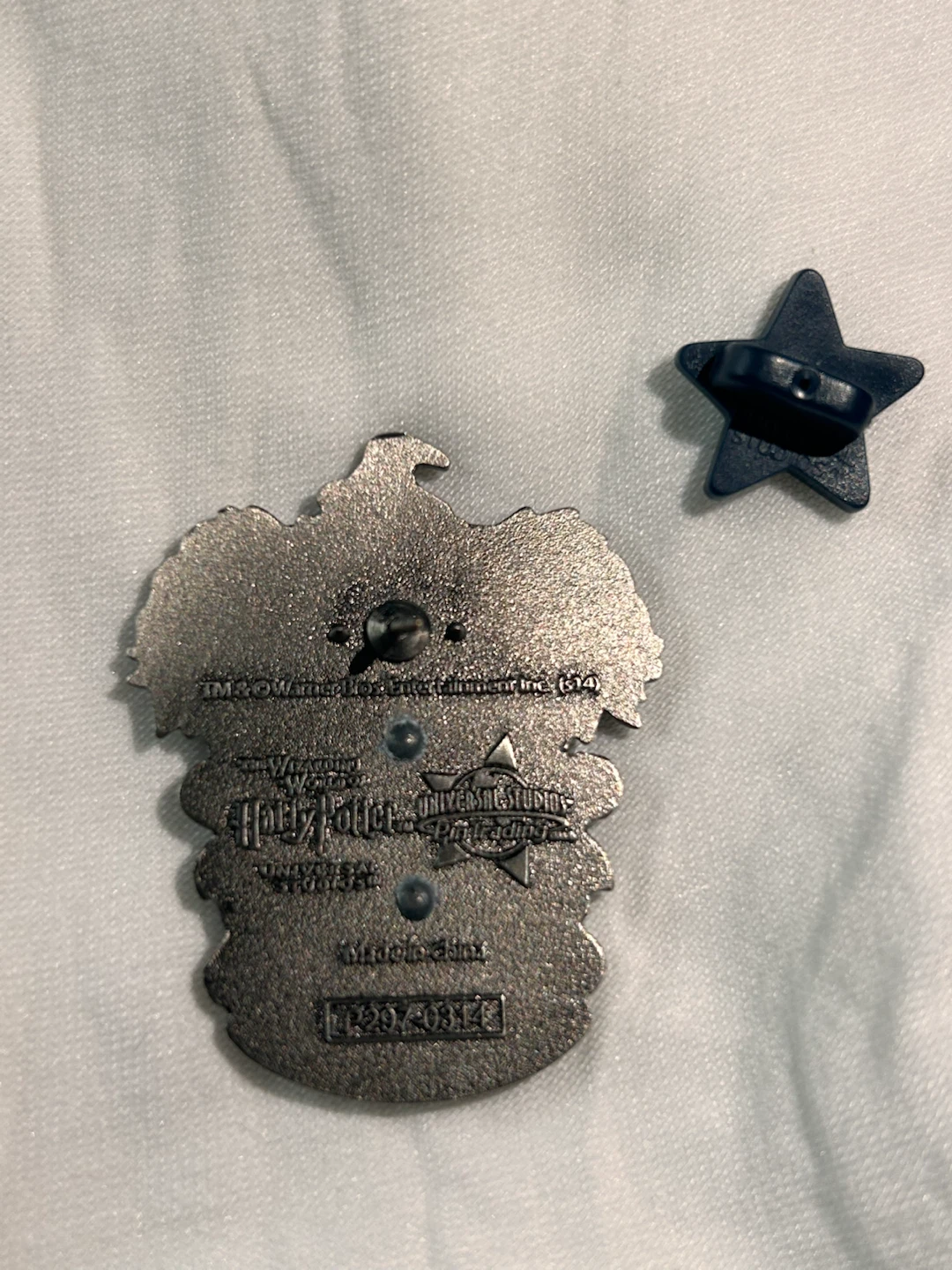 Harry Potter Ravenclaw Crest Pin - Universal Studios - photo 2