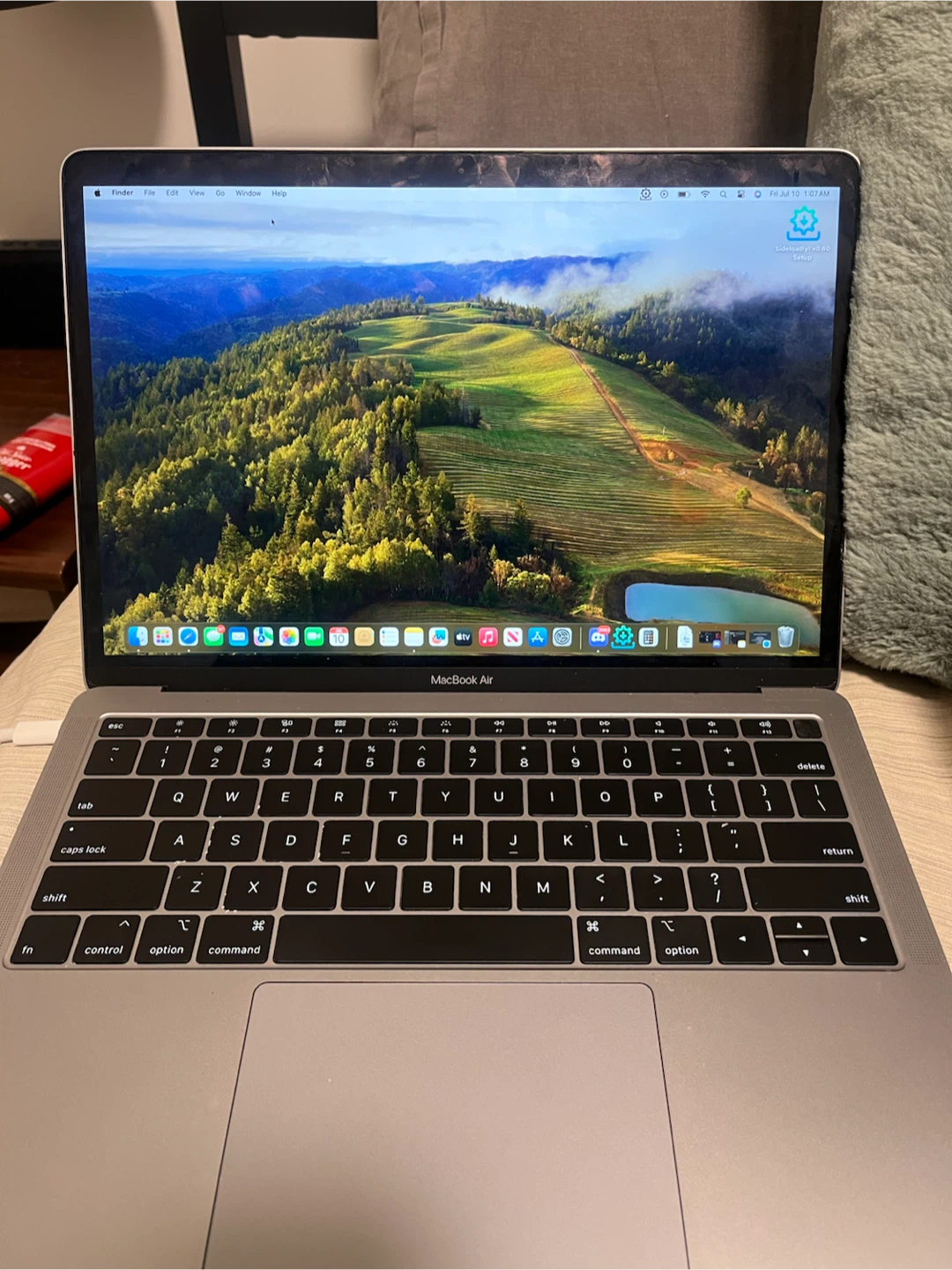 Apple MacBook Air Retina 13-inch 2019 - photo 2