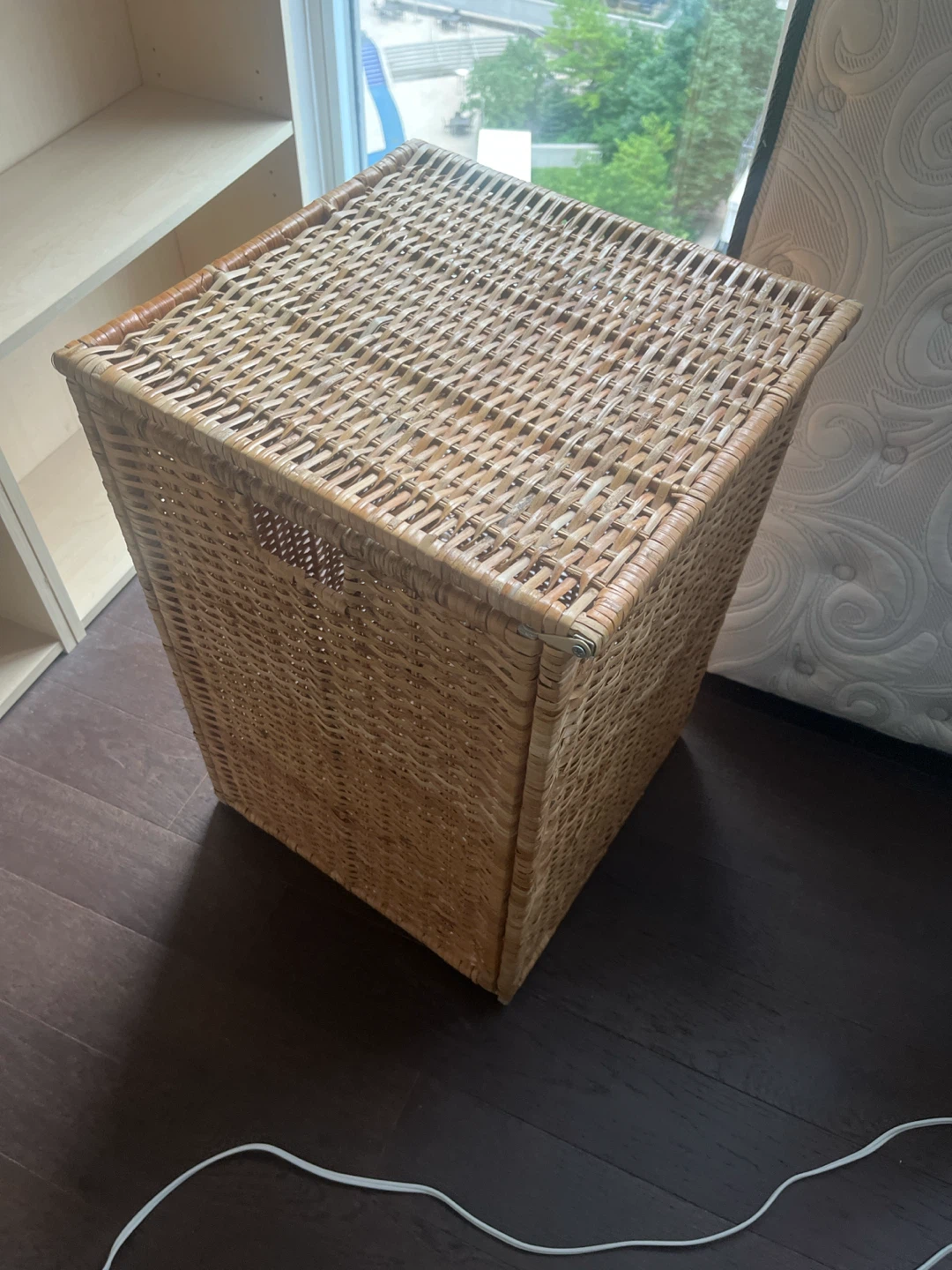 Wicker laundry basket