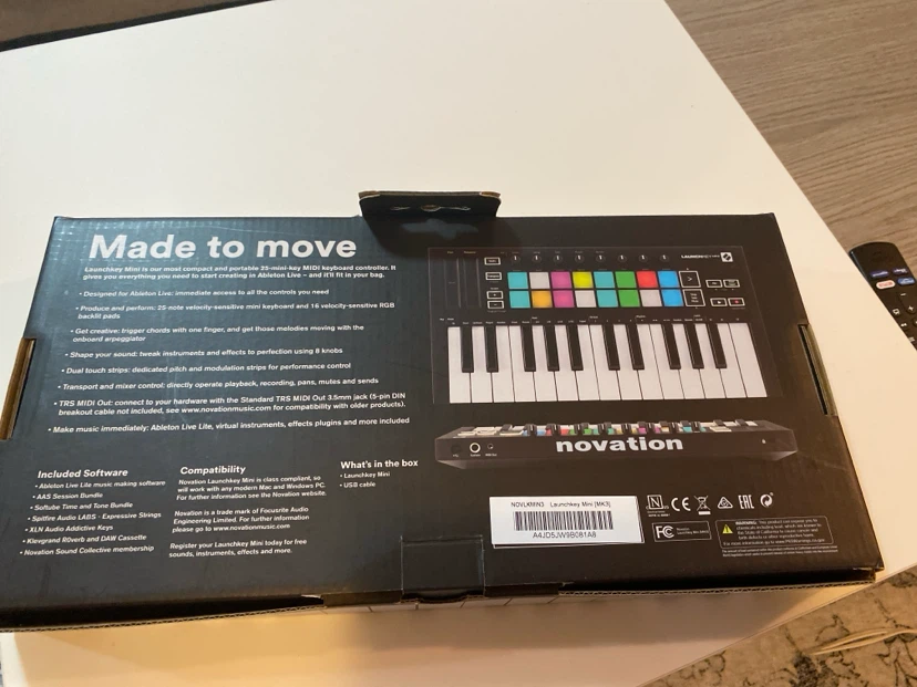 Novation Launchkey Mini MK3 MIDI Keyboard - photo 2