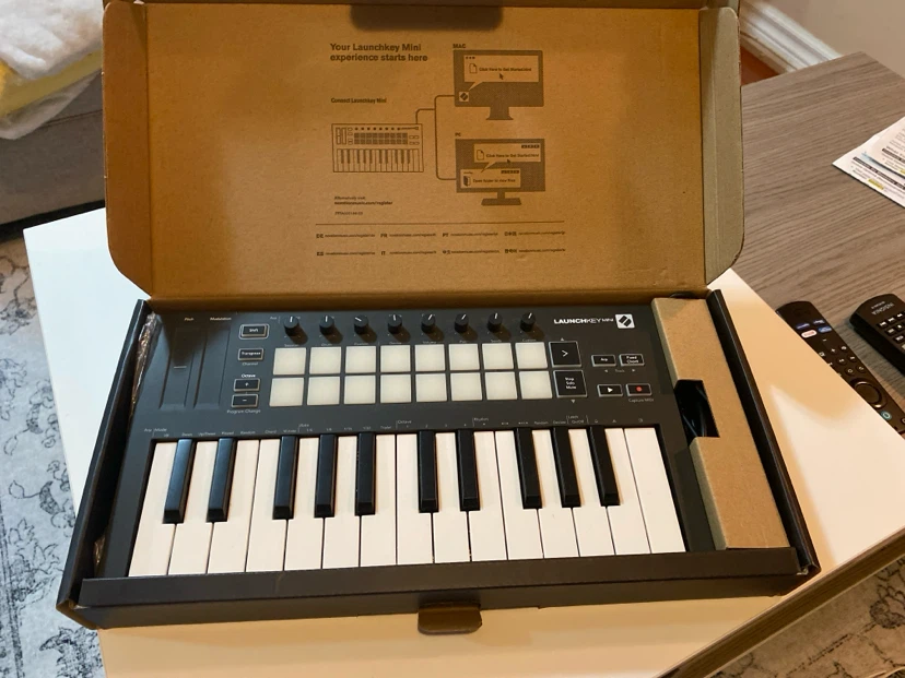 Novation Launchkey Mini MK3 MIDI Keyboard - photo 3