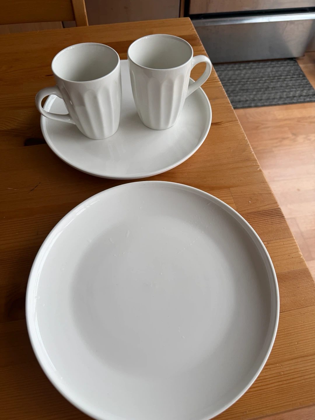 2 Ceramic Mugs  and 2 Plates