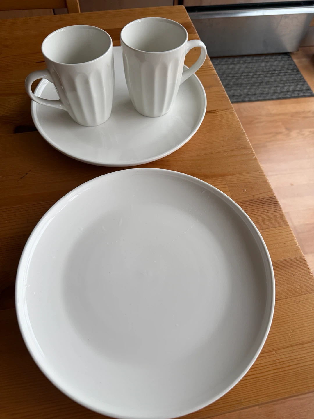 2 Ceramic Mugs  and 2 Plates - photo 2