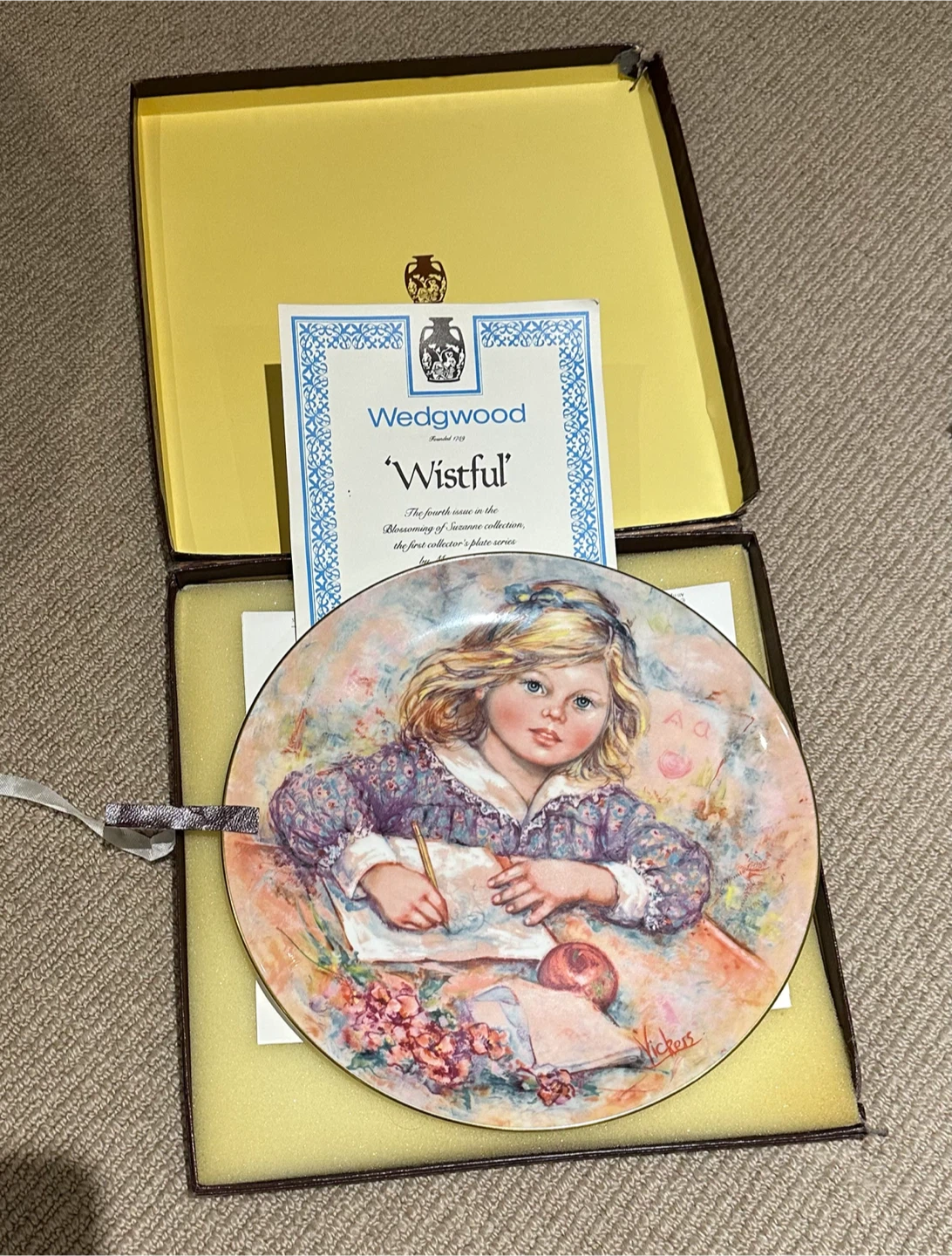 Wedgwood Wistful Collectible Plate - photo 2