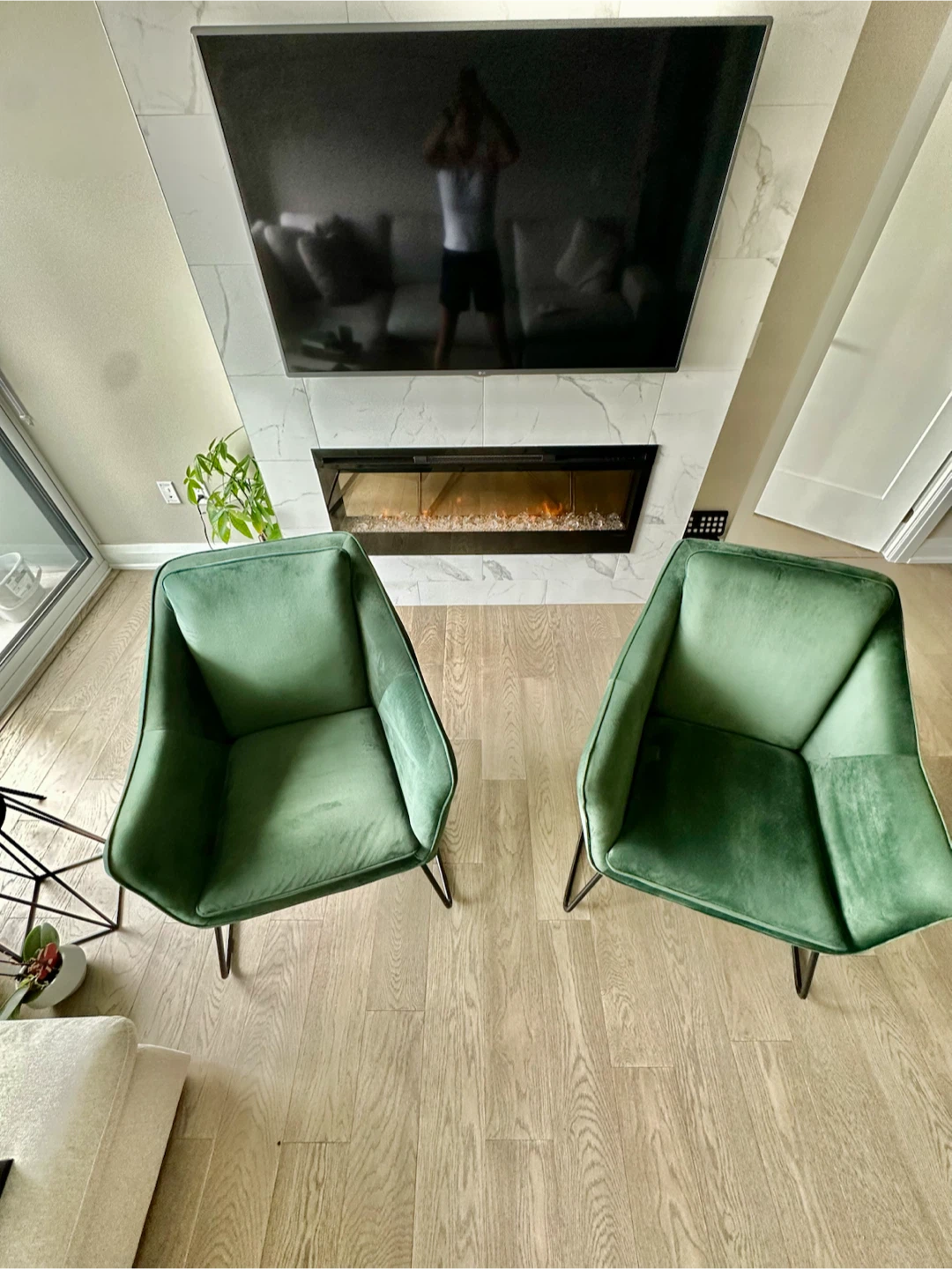 Pair chairs - Soft velvet-look polyester upholstery. - photo 2