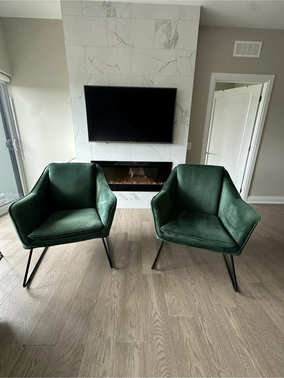 Pair chairs - Soft velvet-look polyester upholstery. - photo 4
