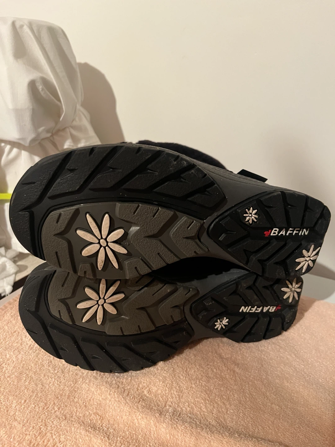 Size 7 Baffin Black Winter Boots - photo 4