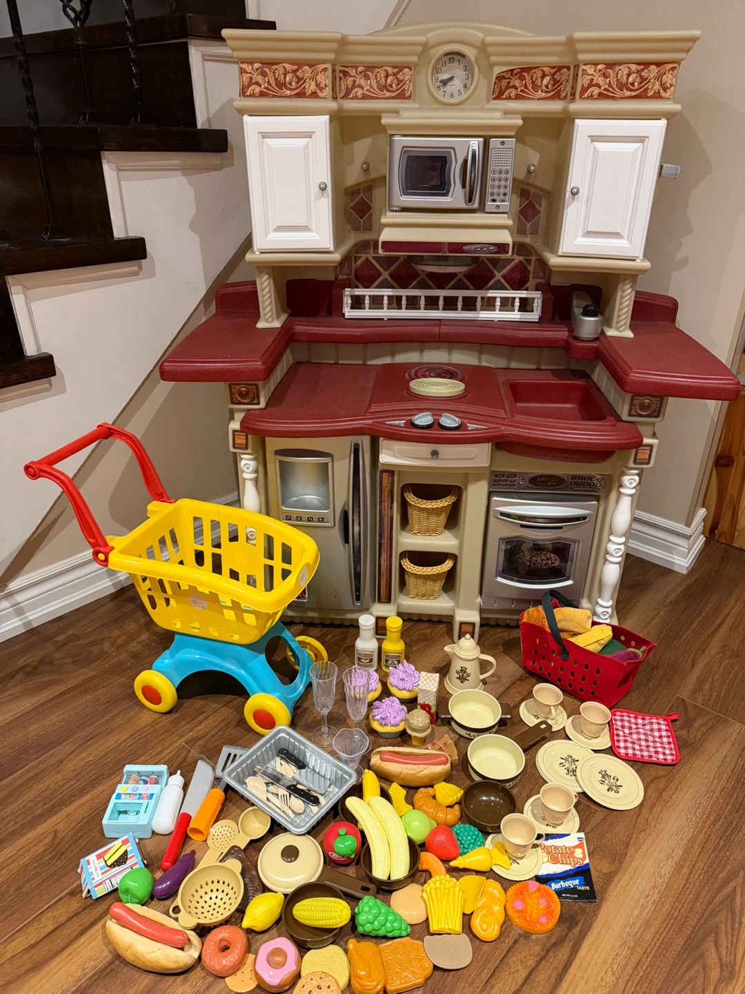 Step2 kids play kitchen with shopping cart, and accessories !