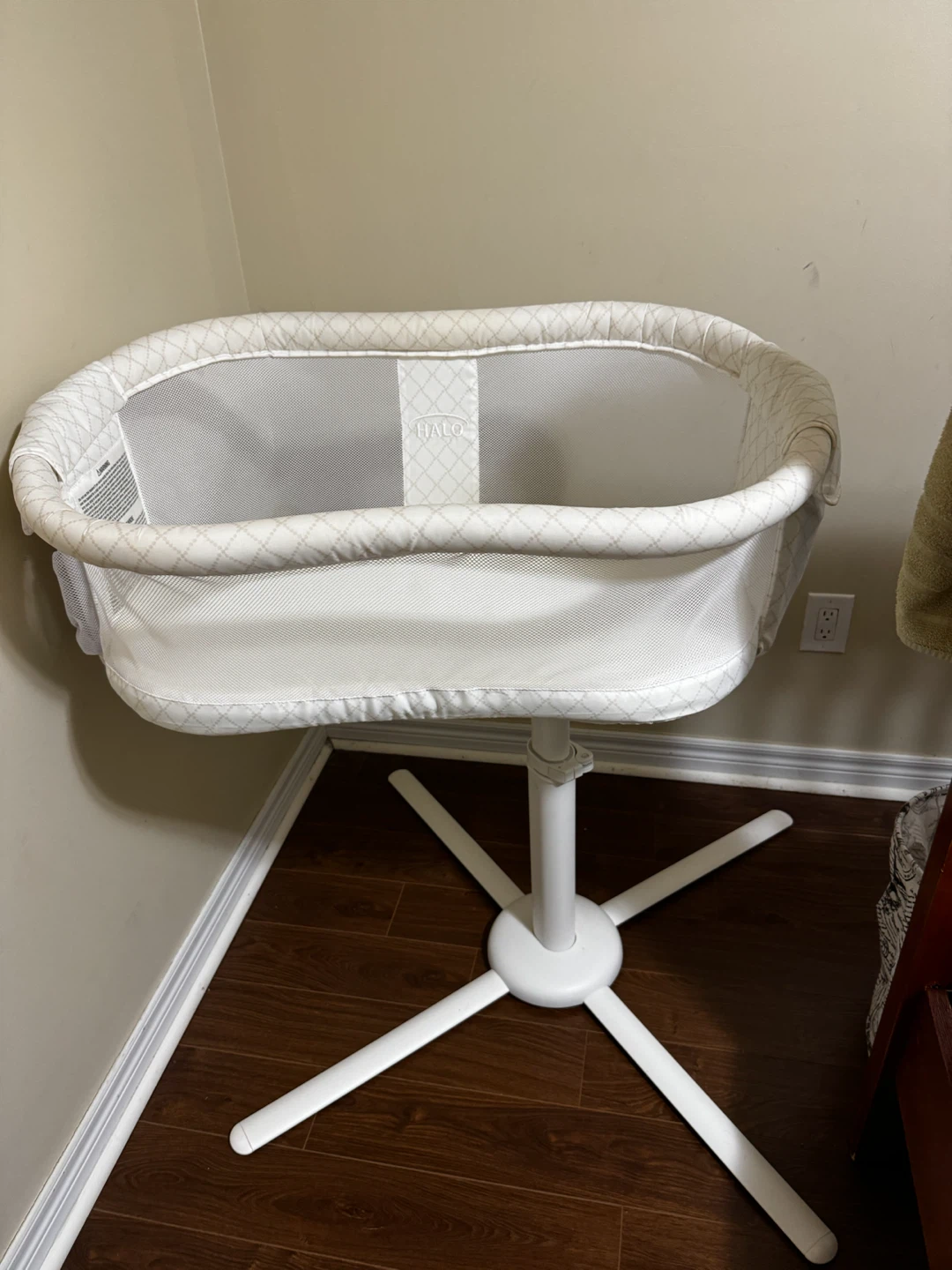 Bassinet Swivel Sleeper (Halo) - photo 2