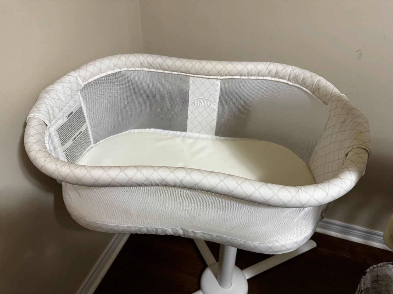 Bassinet Swivel Sleeper (Halo) - photo 3