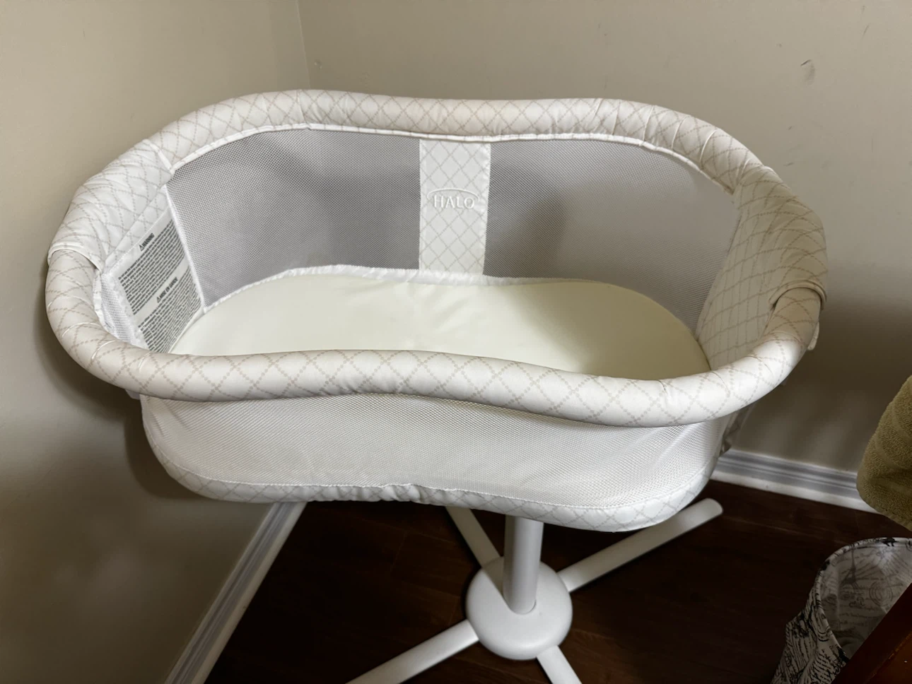 Bassinet Swivel Sleeper (Halo) - photo 4