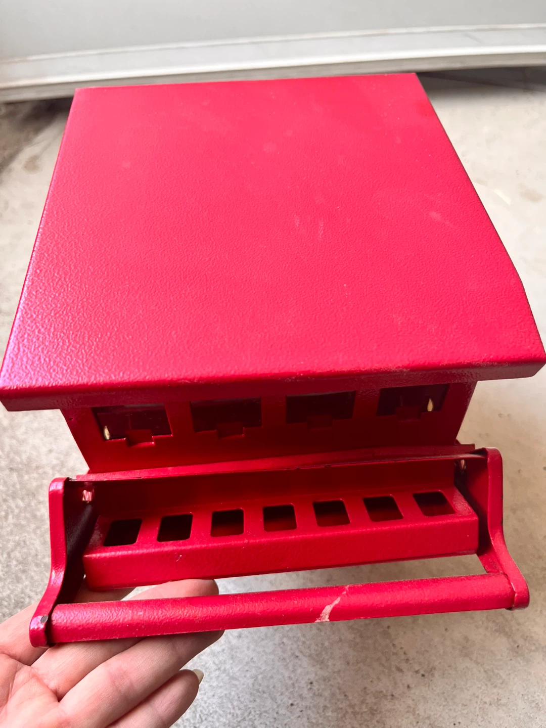 Metal Bird Feeder with Squirrel-Proof Design – Great Condition!