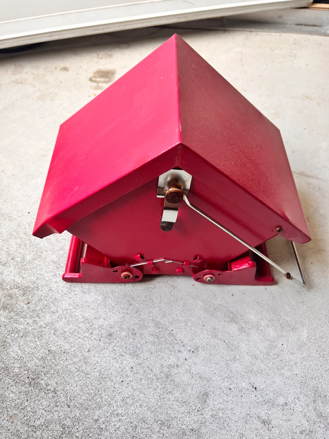 Metal Bird Feeder with Squirrel-Proof Design – Great Condition! - photo 4