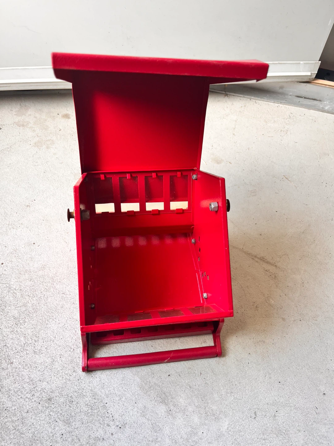 Metal Bird Feeder with Squirrel-Proof Design – Great Condition! - photo 3