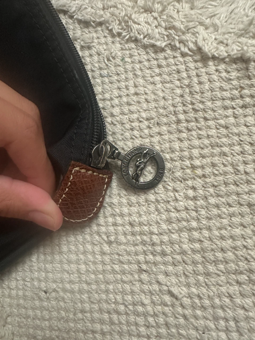 Black longchamp shoulder purse - photo 3