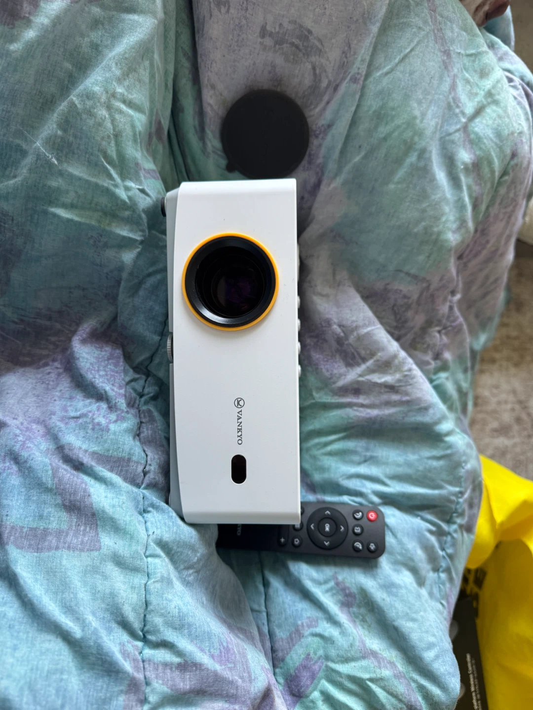 VANKYO Projector and Remote