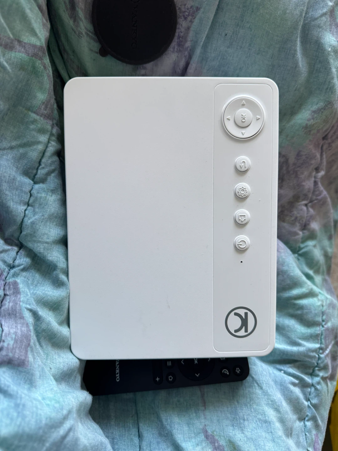 VANKYO Projector and Remote - photo 2