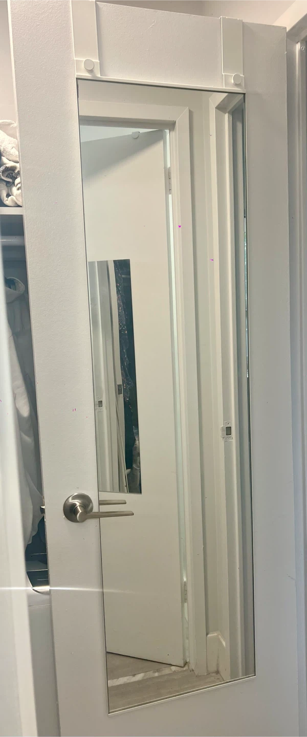 Full-Length Over-the-Door Mirror – Excellent Condition