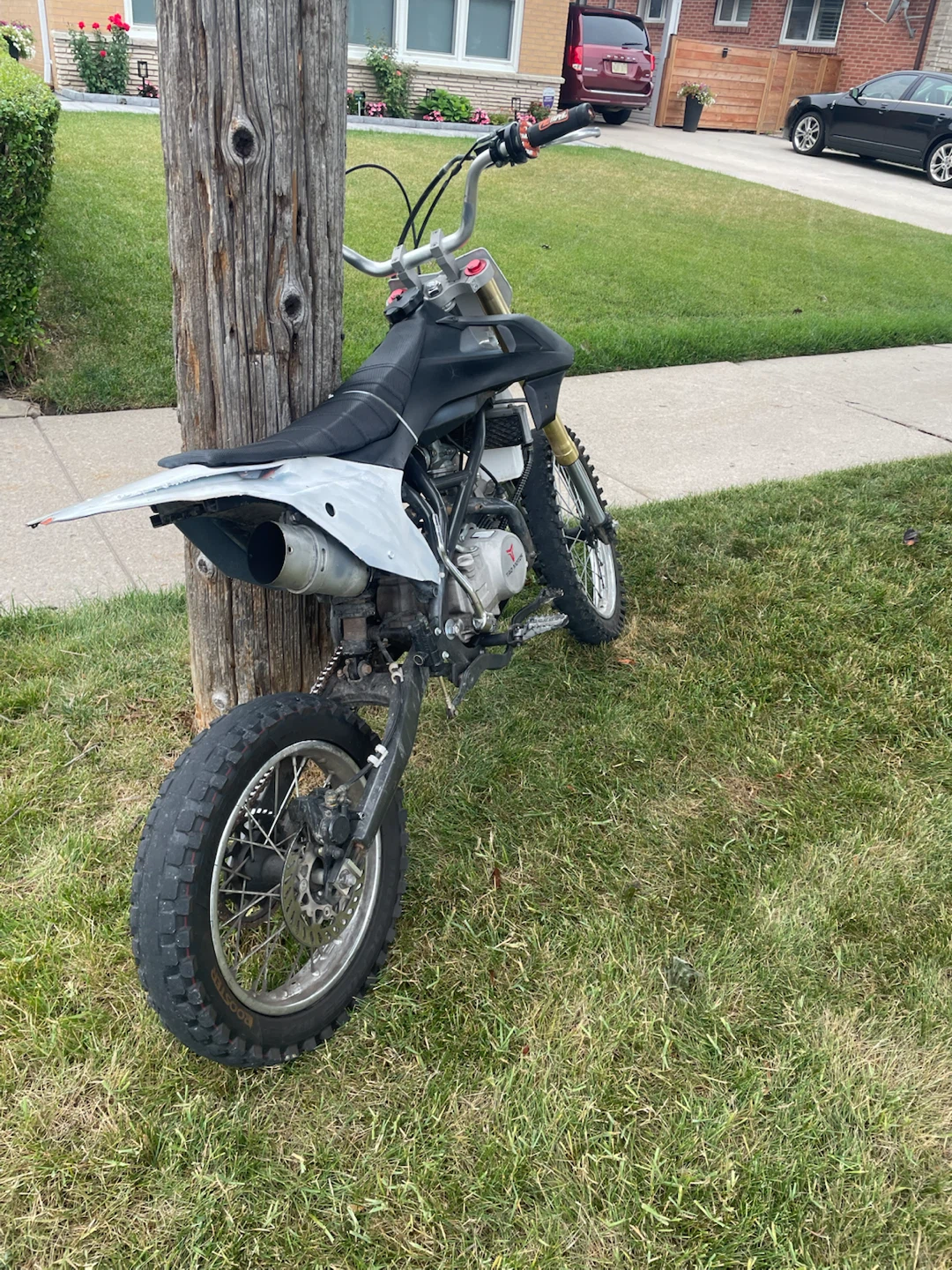 Selling a 140cc dirt bike - photo 2