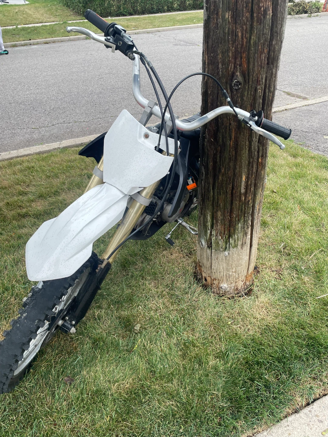 Selling a 140cc dirt bike - photo 4