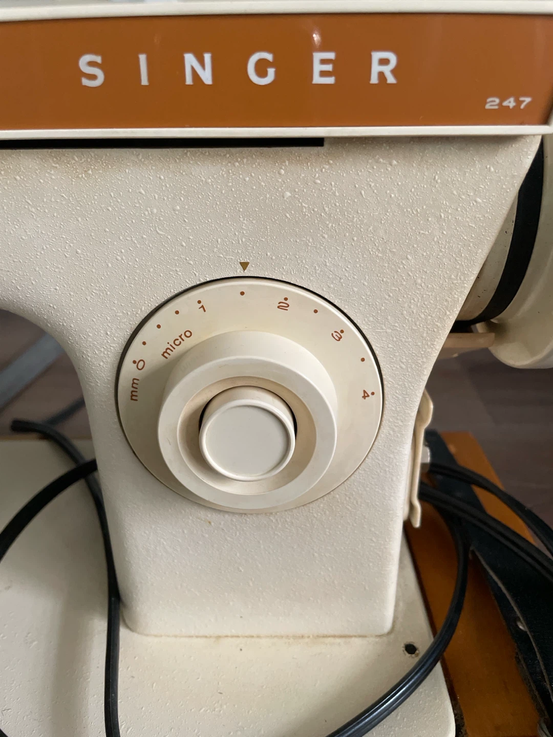 Vintage 70’s Singer 247 Sewing Machine - photo 3