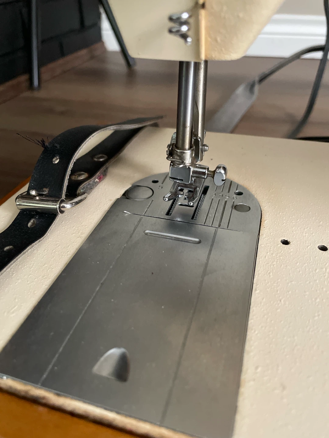 Vintage 70’s Singer 247 Sewing Machine - photo 4