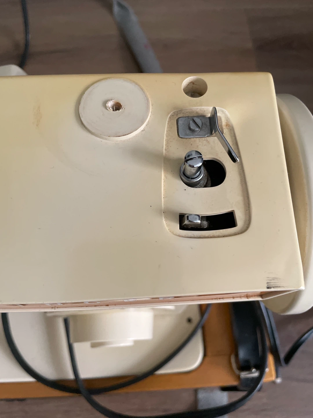 Vintage 70’s Singer 247 Sewing Machine - photo 5