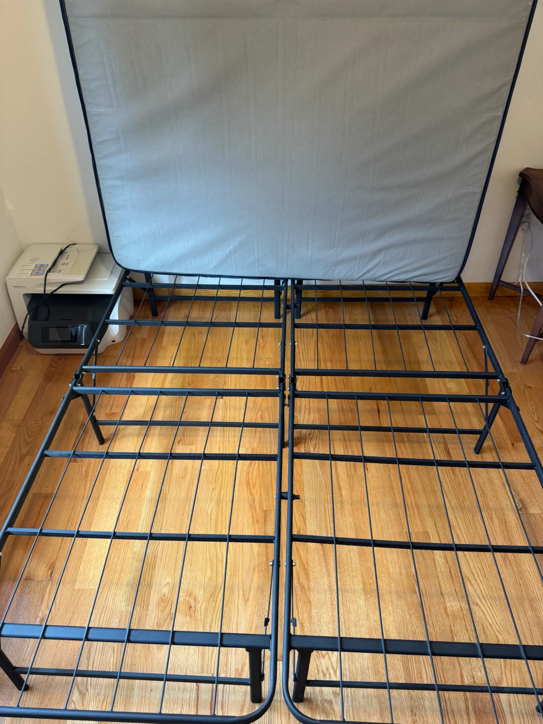 Queen Mattress & Metal Bed Frame Set – Excellent Condition - photo 5