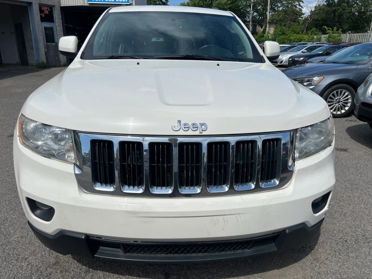 White Jeep Grand Cherokee Laredo 4x4 - photo 2