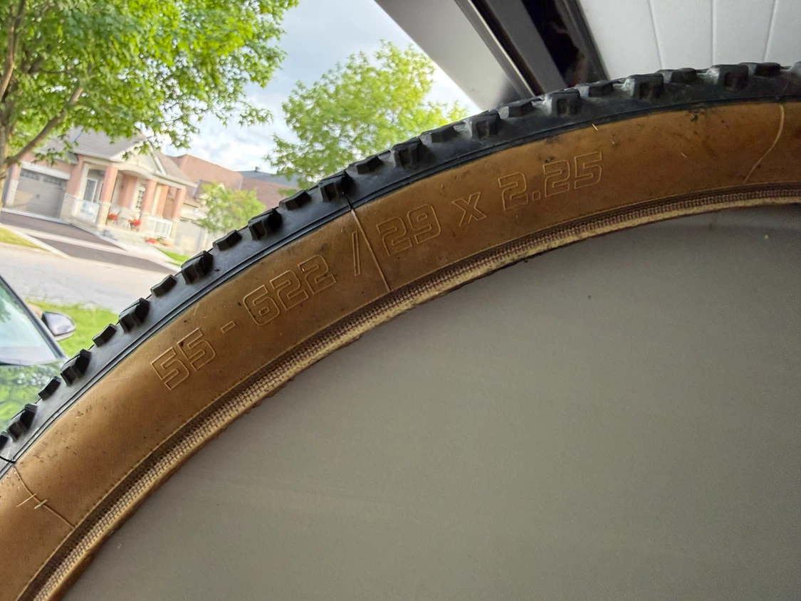 (1) Vittoria Terreno XC-Race Graphene+ 29 x 2.25 Bike Tire
