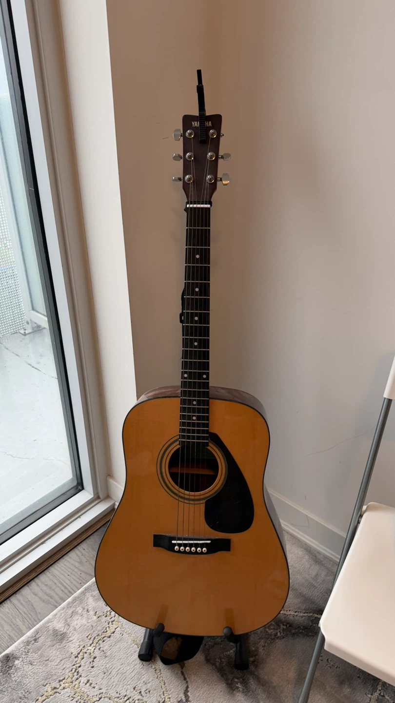 Yamaha Acoustic Guitar