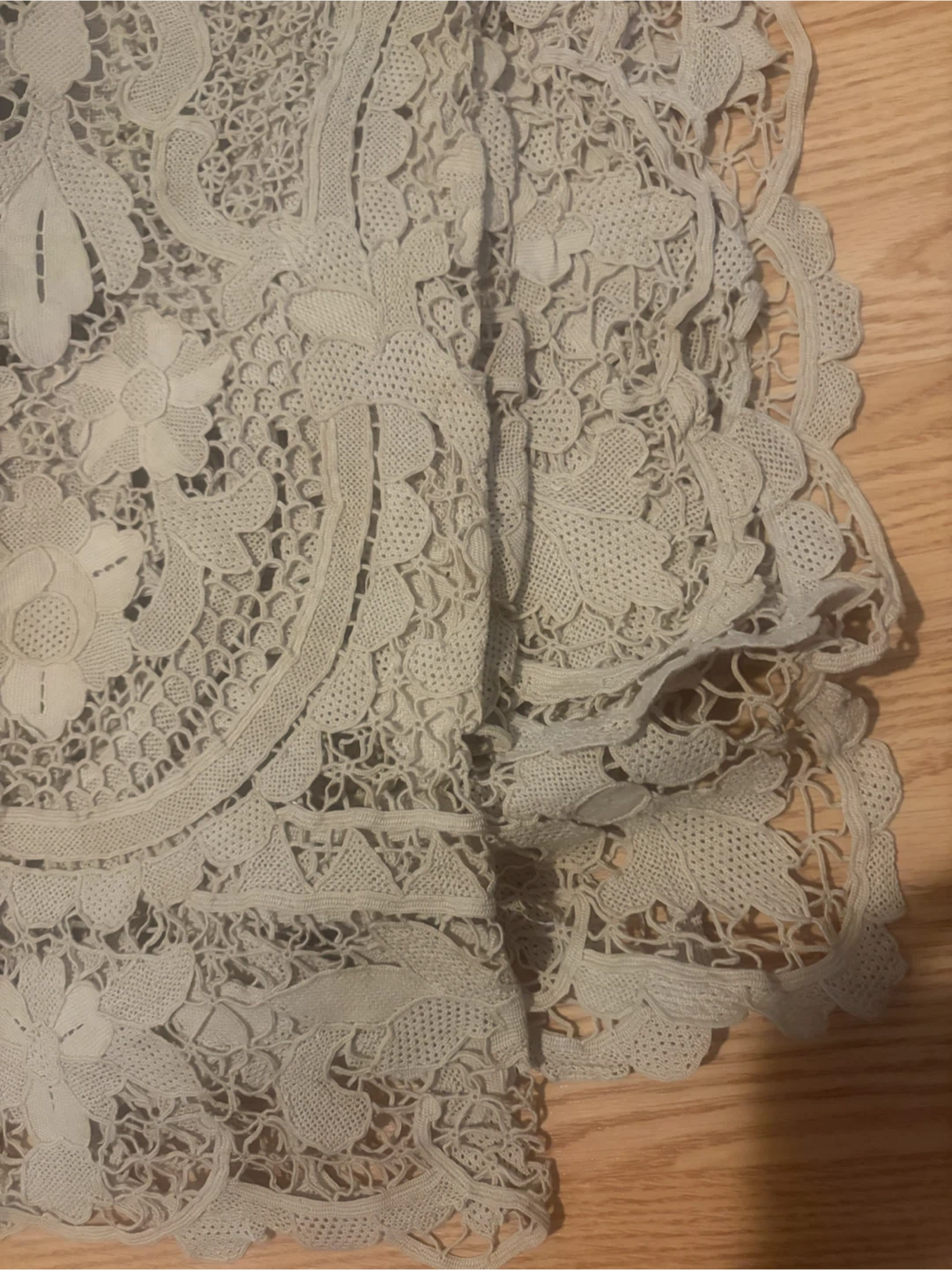 Vintage Lace Table Runner - photo 2