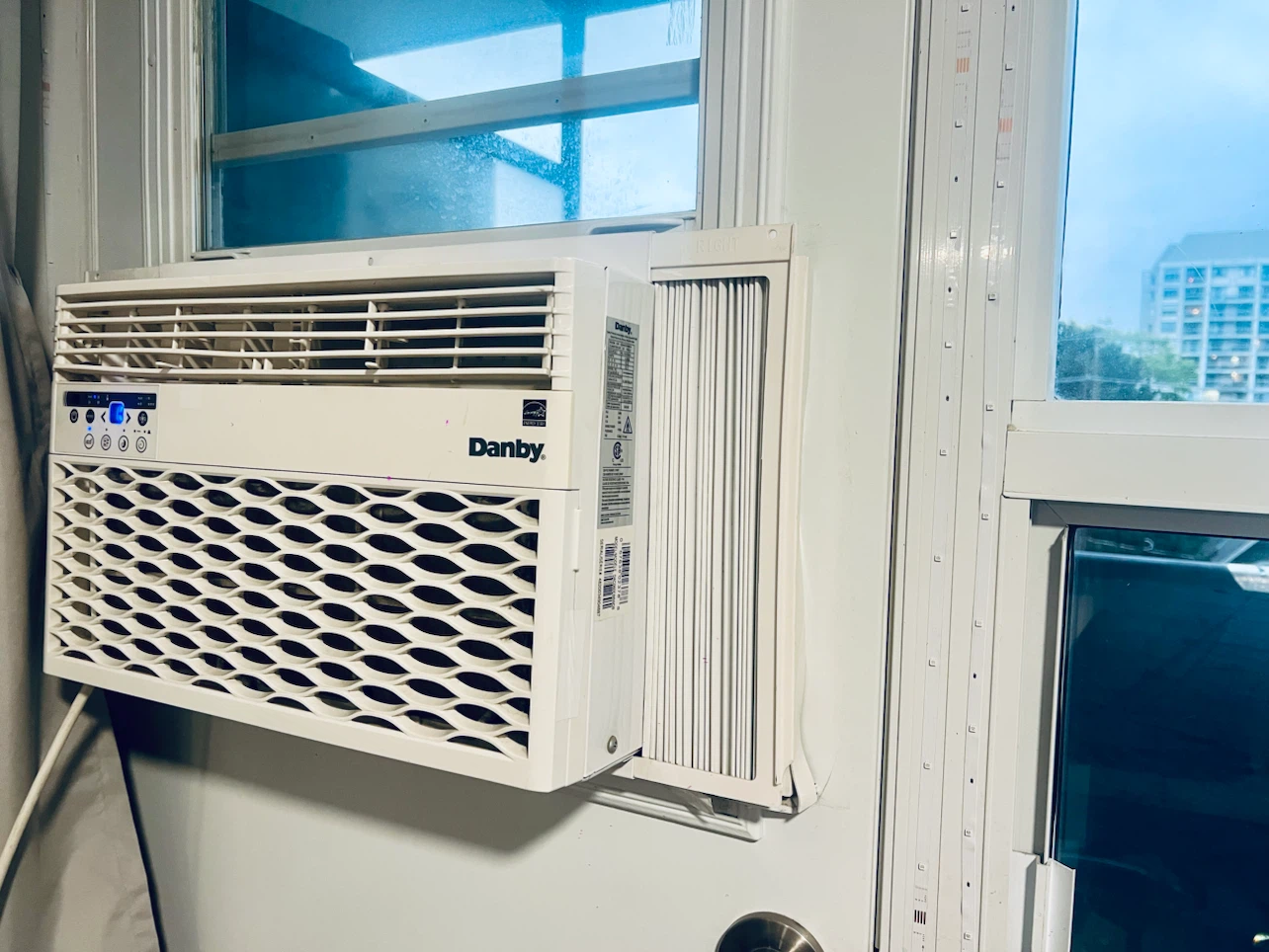 Danby Window Air Conditioner - photo 2