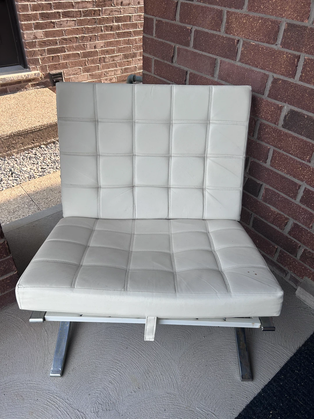 White Tufted Lounge Chair - photo 2