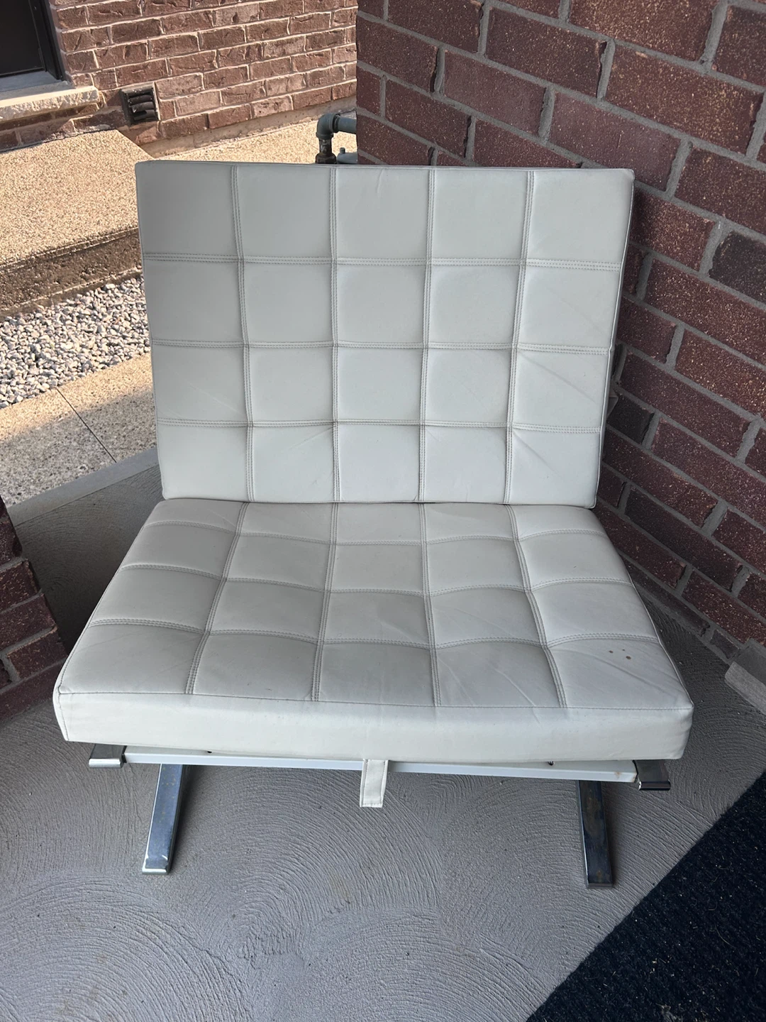White Tufted Lounge Chair - photo 3