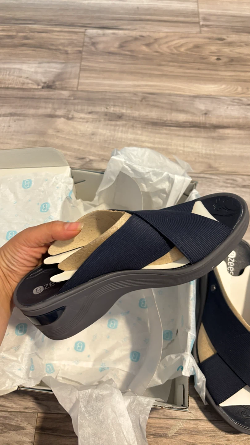 Brand new Bzees Desire Navy Sandals - photo 2
