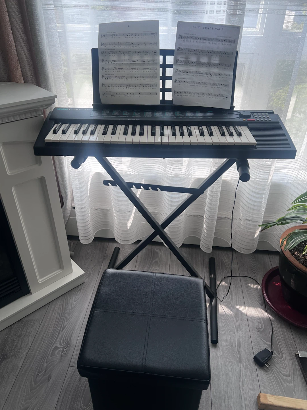 Yamaha Keyboard with Stand