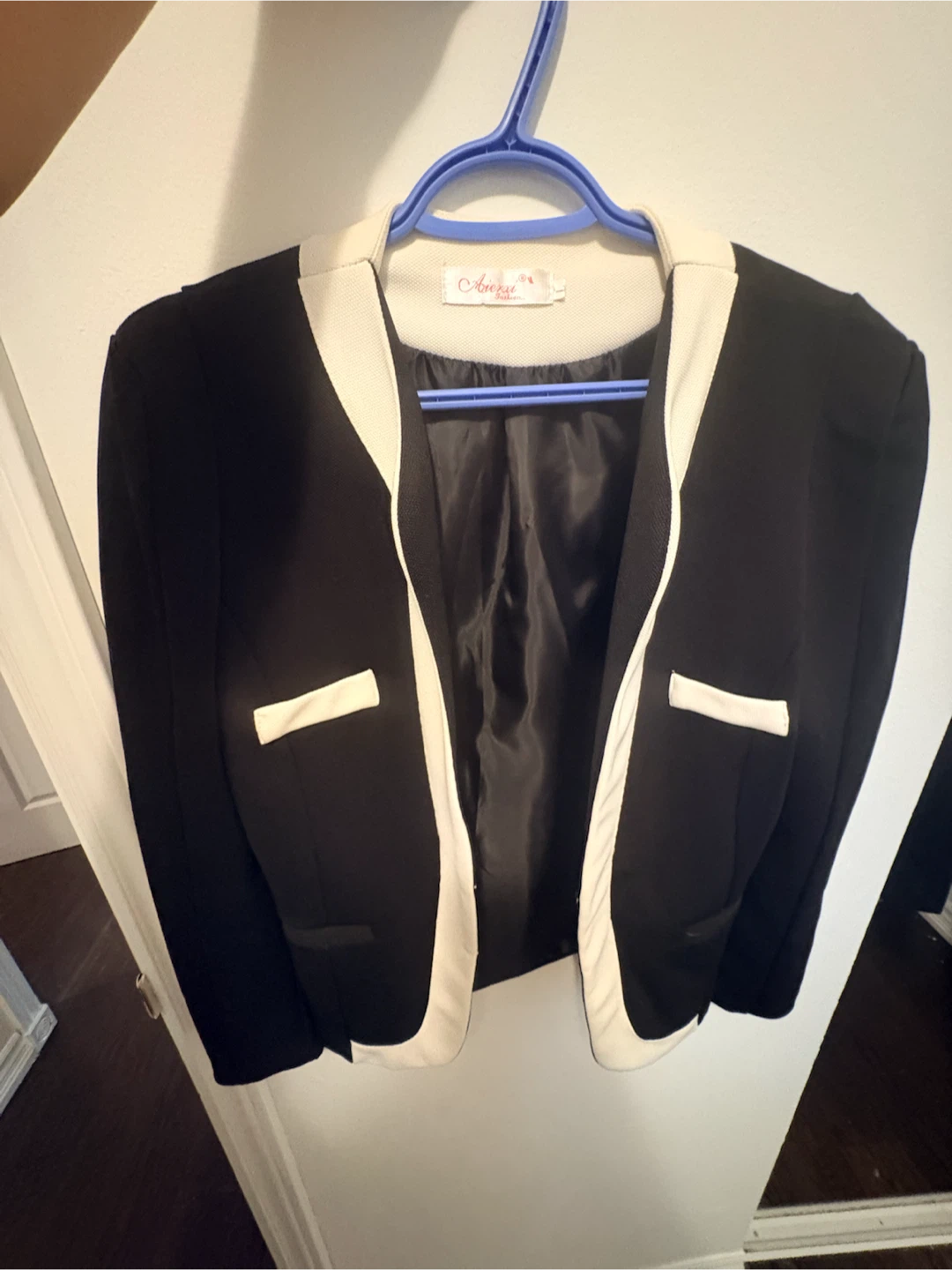 Averai Fashion Black & Cream Blazer
