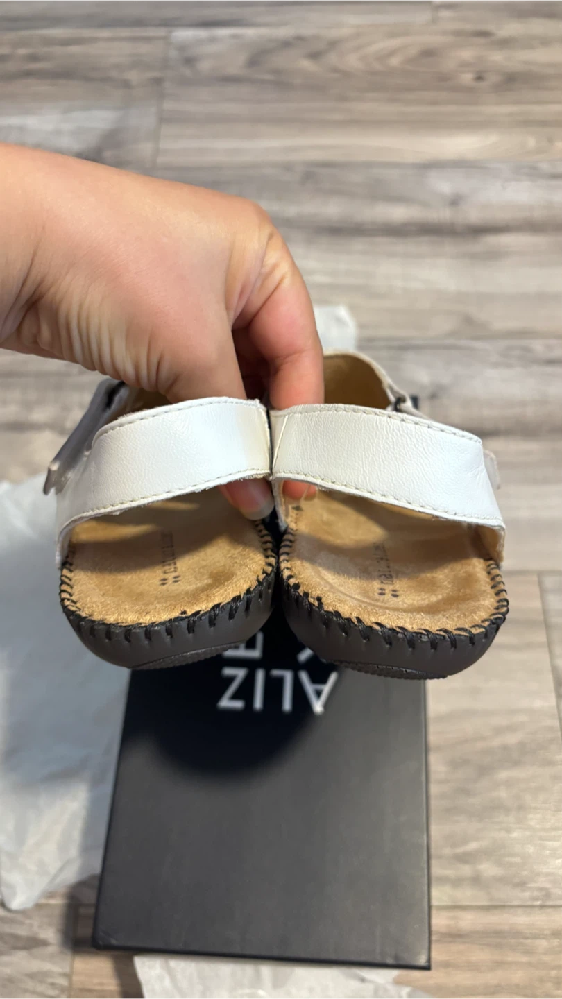 Brand New Naturalizer White Leather Sandals - photo 5